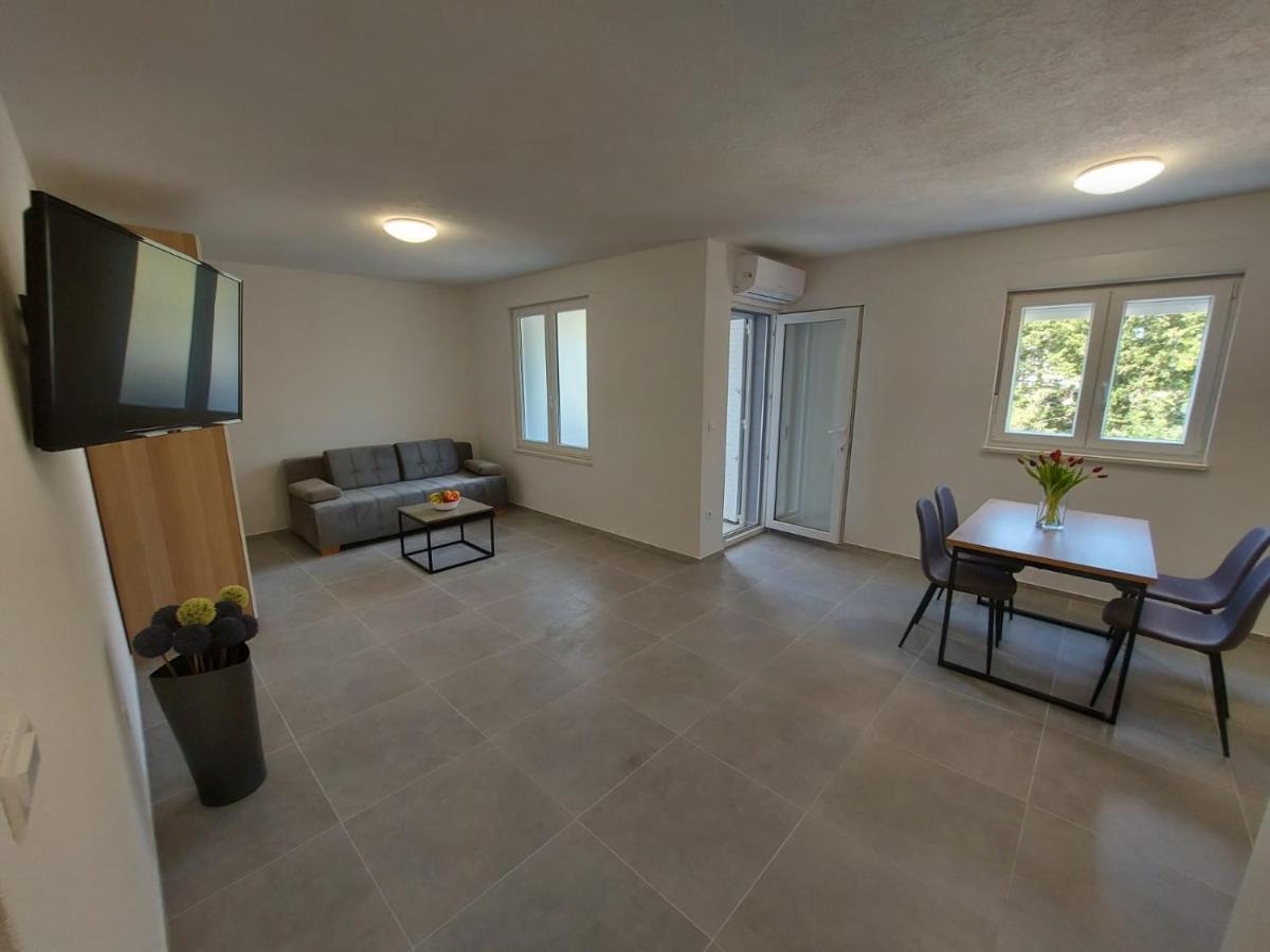 Apartments Neva Makarska Zewnętrze zdjęcie